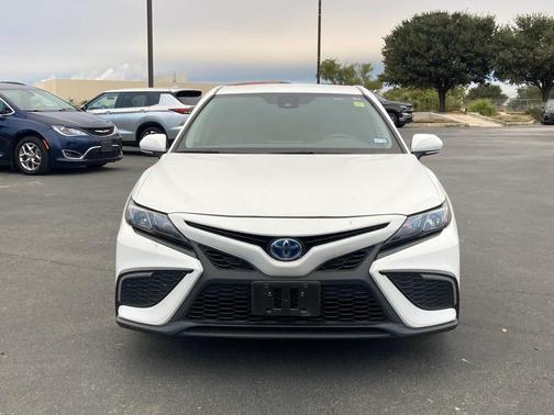 2024 Toyota Camry Hybrid SE