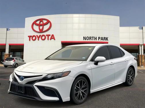 2024 Toyota Camry Hybrid SE