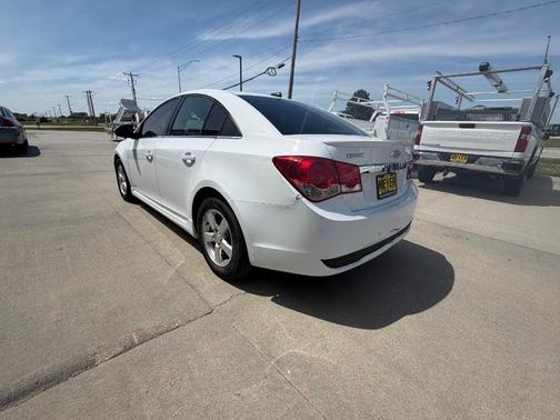 White 2014 Chevrolet Cruze 1LT