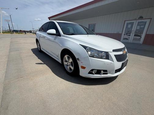 White 2014 Chevrolet Cruze 1LT