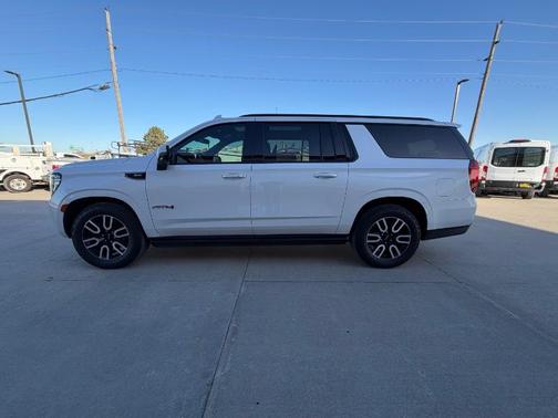 2021 GMC Yukon XL AT4
