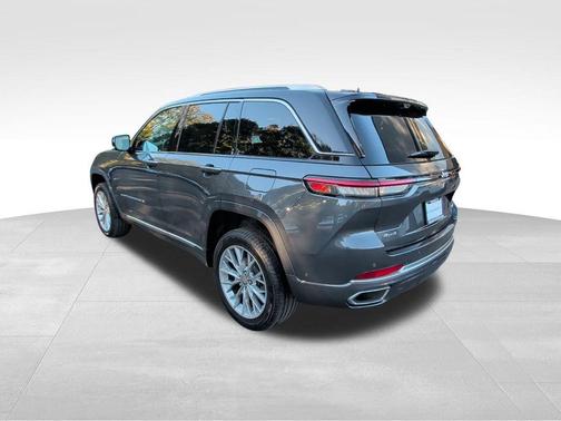 2022 Jeep Grand Cherokee Summit