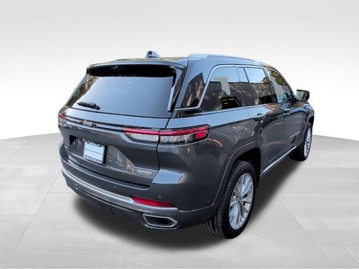 2022 Jeep Grand Cherokee Summit
