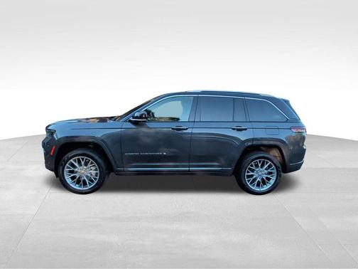 2022 Jeep Grand Cherokee Summit