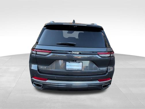 2022 Jeep Grand Cherokee Summit