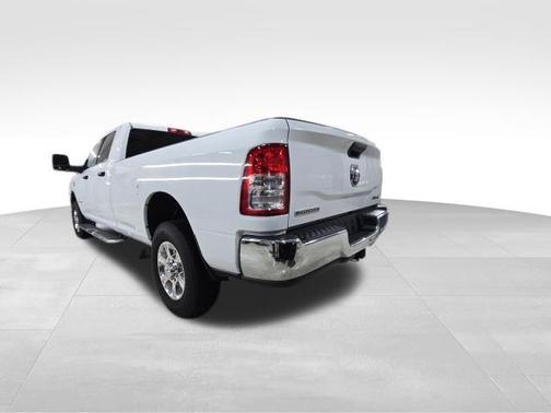 Bright White Clearcoat 2024 RAM 3500 Big Horn Crew Cab 4x4 8' Box