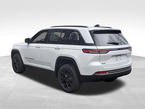 Bright White Clearcoat 2026 Jeep Grand Cherokee Altitude