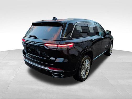 2022 Jeep Grand Cherokee Summit
