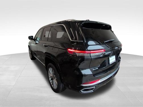 2022 Jeep Grand Cherokee Summit