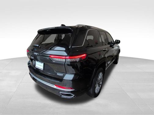 2022 Jeep Grand Cherokee Summit