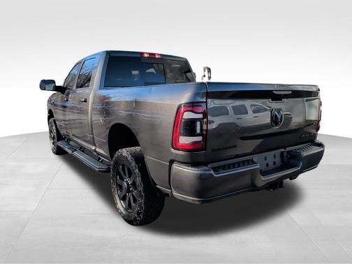 Granite Crystal Metallic Clearcoat 2022 RAM 2500 Big Horn Crew Cab 4x4 6'4' Box