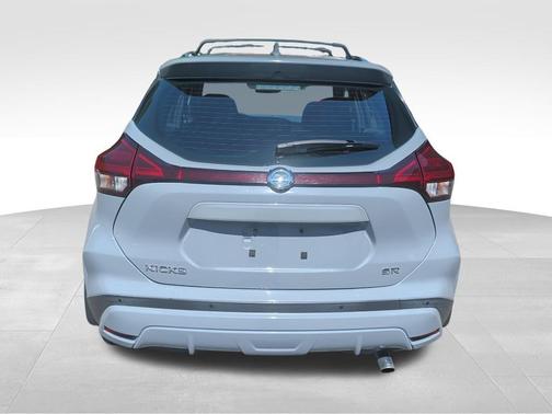Boulder Gray Pearl 2021 Nissan Kicks SR