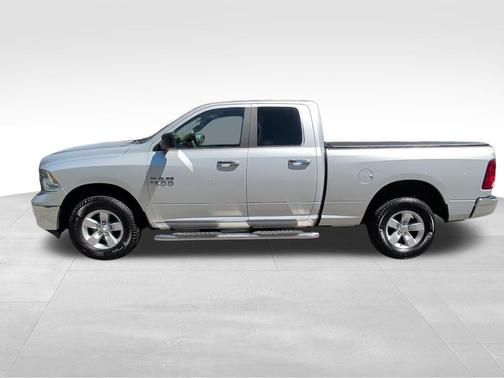 Bright Silver Metallic Clearcoat 2018 RAM 1500 SLT
