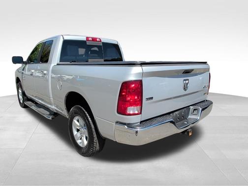 Bright Silver Metallic Clearcoat 2018 RAM 1500 SLT
