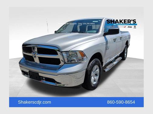 Bright Silver Metallic Clearcoat 2018 RAM 1500 SLT