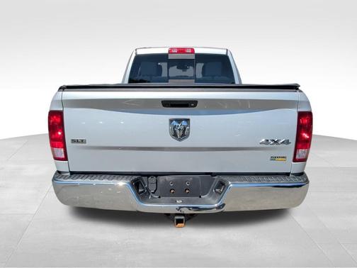 Bright Silver Metallic Clearcoat 2018 RAM 1500 SLT