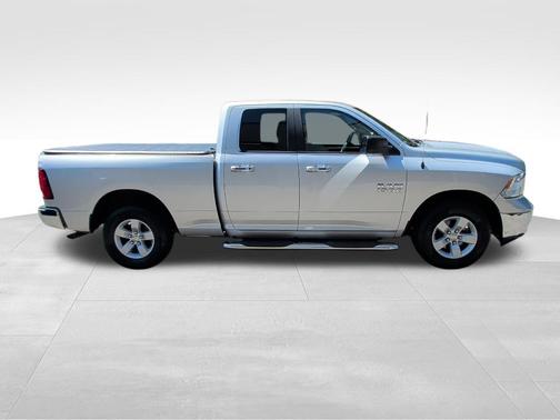 Bright Silver Metallic Clearcoat 2018 RAM 1500 SLT