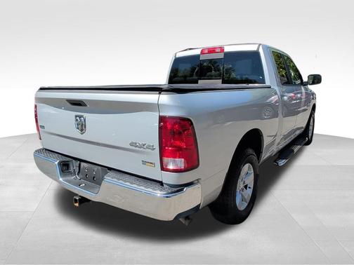 Bright Silver Metallic Clearcoat 2018 RAM 1500 SLT