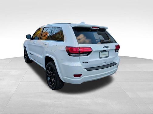2022 Jeep Grand Cherokee Laredo
