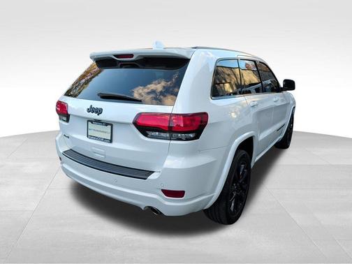 2022 Jeep Grand Cherokee Laredo