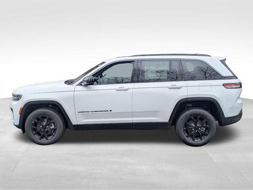 Bright White Clearcoat 2026 Jeep Grand Cherokee Altitude