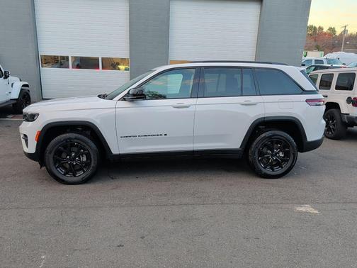 2025 Jeep Grand Cherokee Altitude