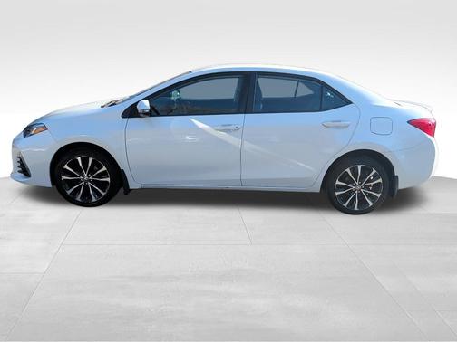 Blizzard Pearl 2018 Toyota Corolla SE