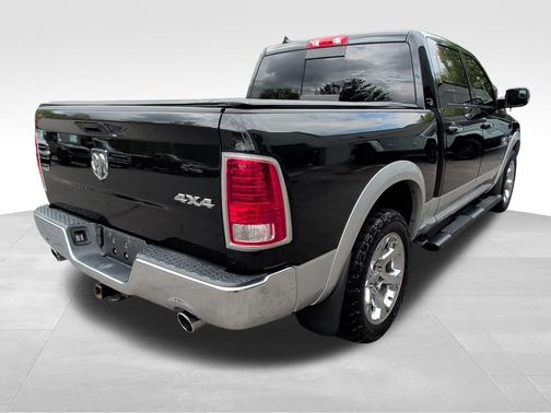 Brilliant Black Crystal Pearlcoat 2016 RAM 1500 Laramie