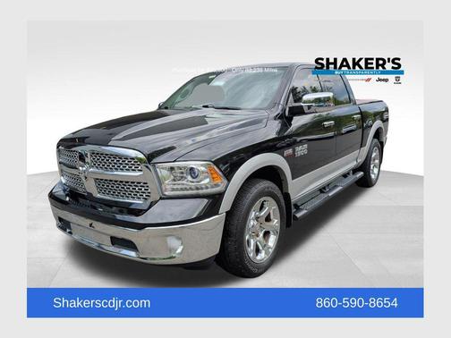 Brilliant Black Crystal Pearlcoat 2016 RAM 1500 Laramie
