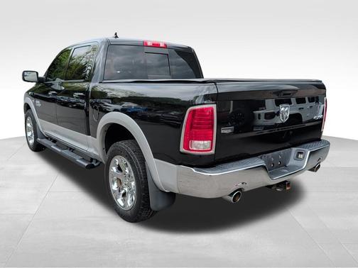 Brilliant Black Crystal Pearlcoat 2016 RAM 1500 Laramie