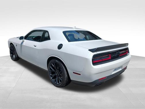 Ivory White Tri-Coat Pearl 2015 Dodge Challenger SRT Hellcat