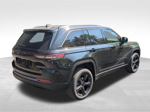 Diamond Black Crystal Pearlcoat 2026 Jeep Grand Cherokee Limited