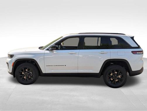 Bright White Clearcoat 2026 Jeep Grand Cherokee Altitude