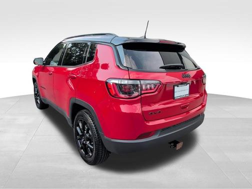 Redline Pearlcoat 2023 Jeep Compass Latitude