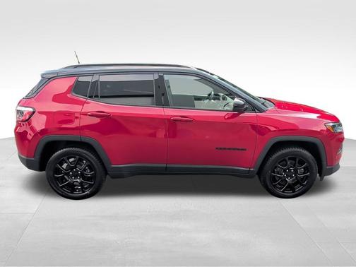 Redline Pearlcoat 2023 Jeep Compass Latitude