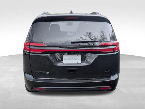 Diamond Black Crystal Pearlcoat 2026 Chrysler Pacifica L