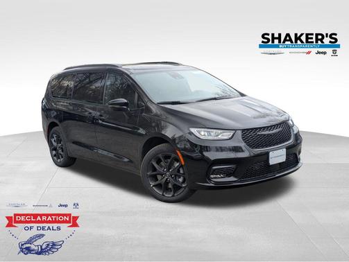 Diamond Black Crystal Pearlcoat 2026 Chrysler Pacifica L