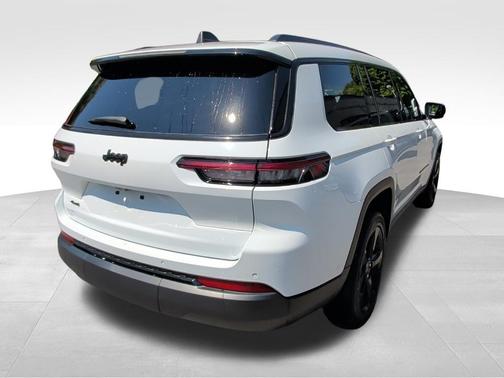 Bright White Clearcoat 2023 Jeep Grand Cherokee L Altitude