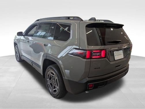 Sting-Gray Clearcoat 2026 Jeep Cherokee Laredo 4x4