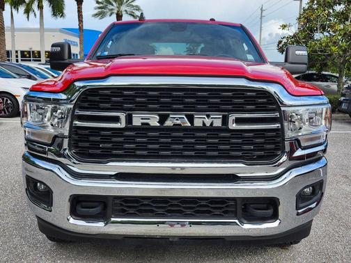 2023 RAM 3500 Big Horn Crew Cab 4x4 8' Box