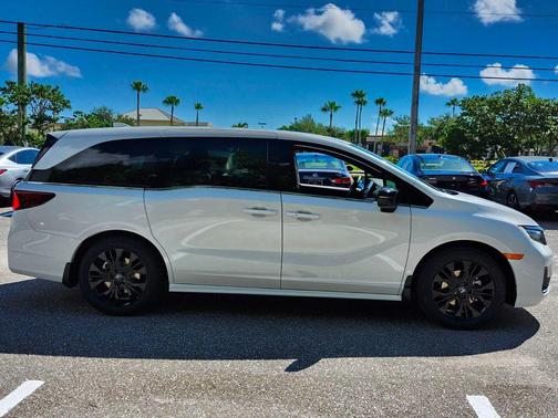 Platinum White Pearl 2026 Honda Odyssey Sport-L