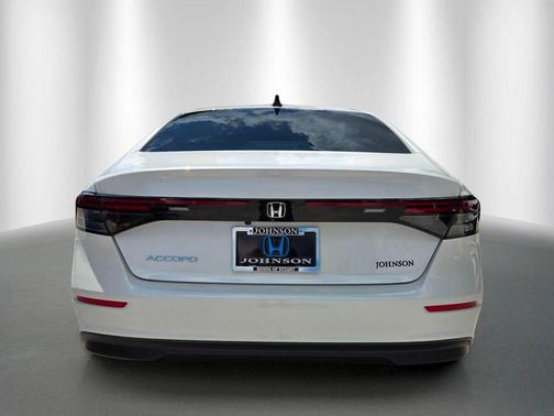 Platinum White Pearl 2026 Honda Accord SE