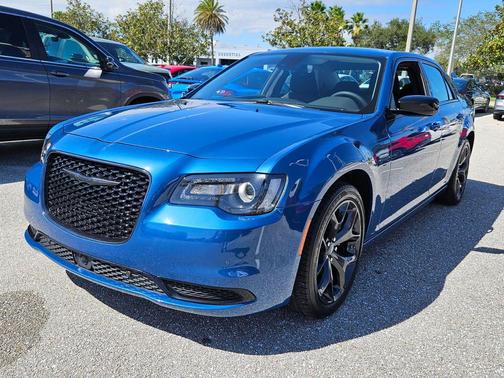 2023 Chrysler 300 Touring