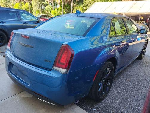 2023 Chrysler 300 Touring
