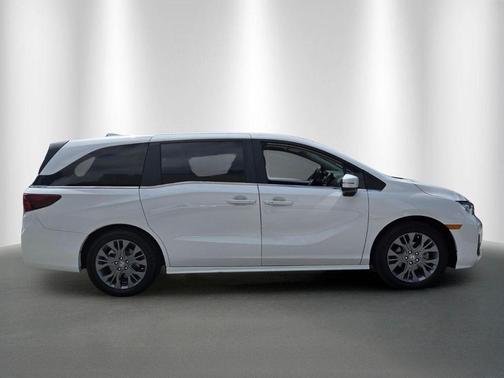 Platinum White Pearl 2025 Honda Odyssey Touring