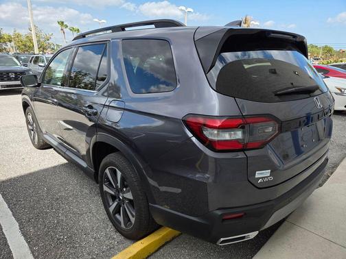 2025 Honda Pilot Touring 8-Passenger