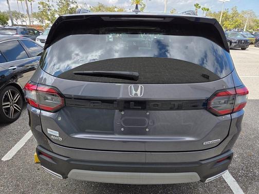 2025 Honda Pilot Touring 8-Passenger