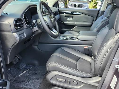 2025 Honda Pilot Touring 8-Passenger