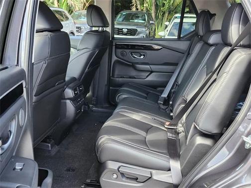 2025 Honda Pilot Touring 8-Passenger