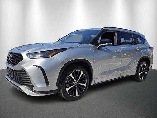 Celestial Silver Metallic 2021 Toyota Highlander XSE